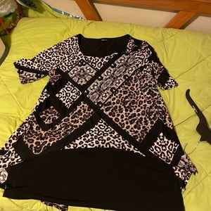 Nice ladies top, great for work